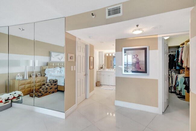 Building Photo - 4740 S Ocean Blvd