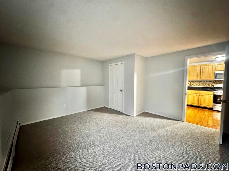 Building Photo - 715 N Main St