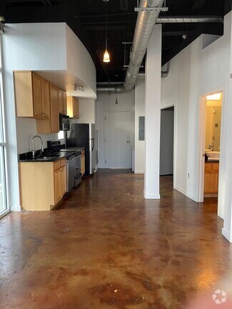 Building Photo - 420 N Adams St