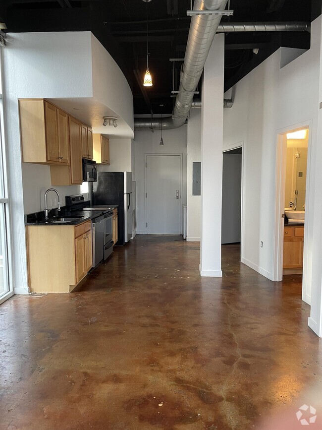 Building Photo - 420 N Adams St