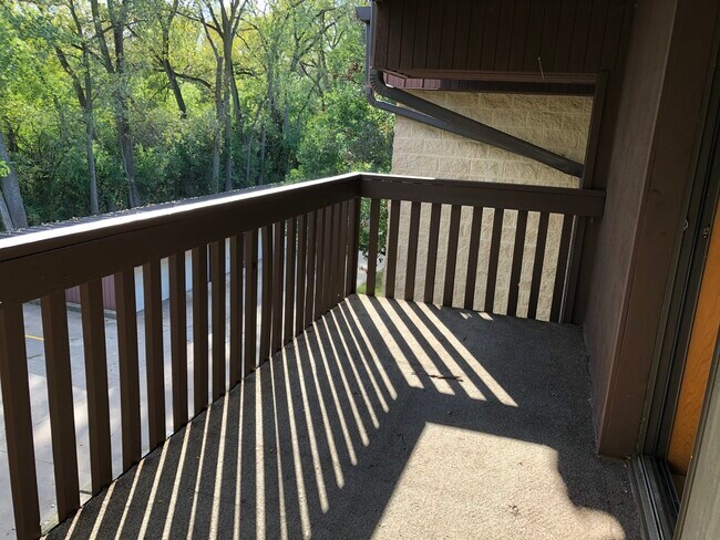 Building Photo - 1113 E Division St