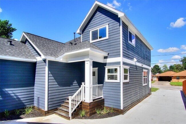 Building Photo - 916 Graceland St