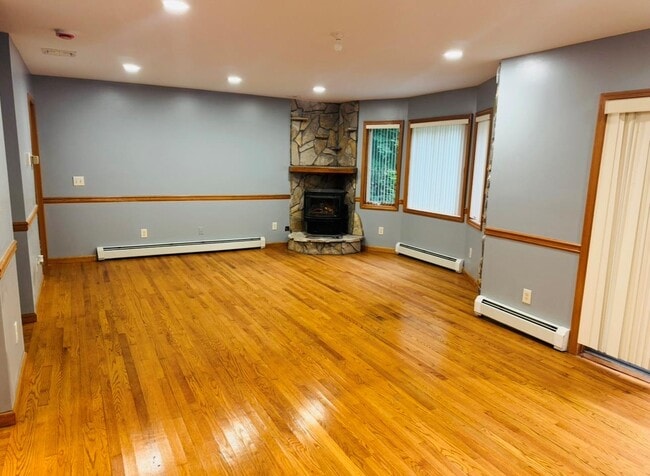 Building Photo - 302 S Mountain Rd