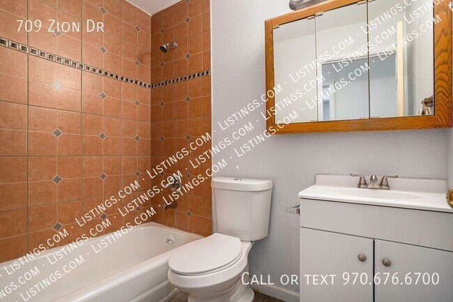 Building Photo - 709 Zion Dr