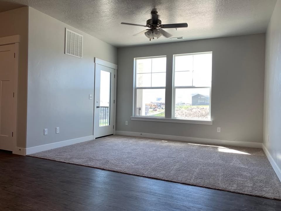 Building Photo - 1831 W Newcastle Ln