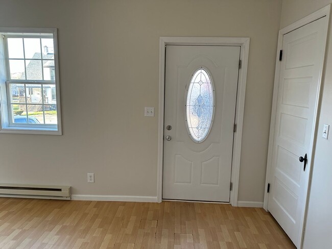 Building Photo - 656 3rd Ave