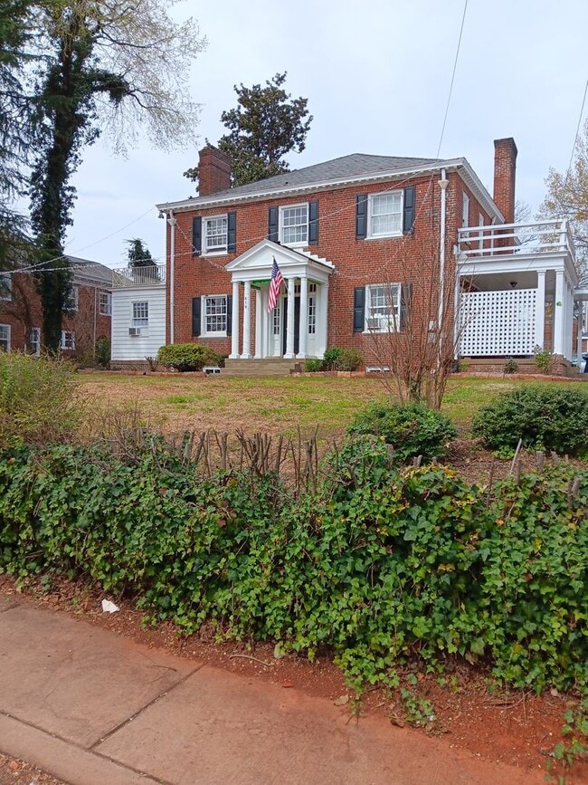 Primary Photo - 619 Cabell Ave
