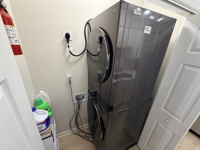 Building Photo - 808 Kendall Dr