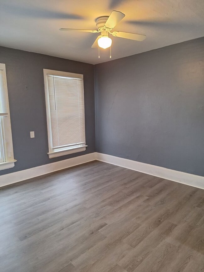 Building Photo - SL MON1527