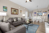 Building Photo - 2307 Silver Palm Dr
