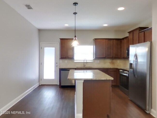Building Photo - 523 Meldrum Ln