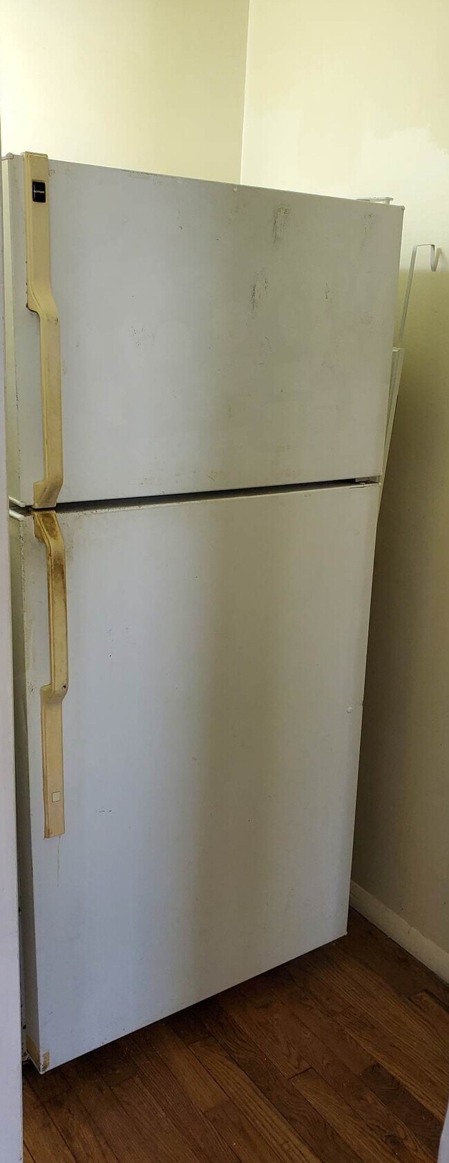 Fridge works, will not replace - 337 Washington St