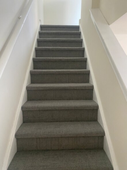 Building Photo - 9309 James St