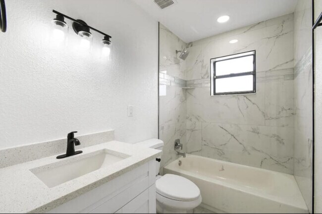 Building Photo - 3309 Housatonic Dr