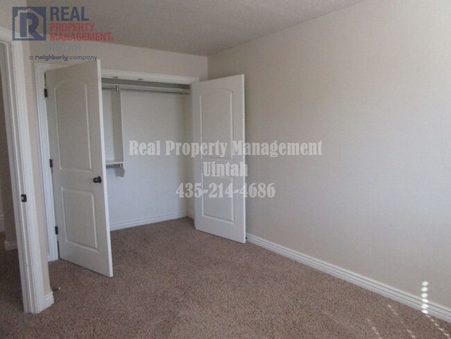 Building Photo - 3 bed 2.5 bath townhome in Fox Run