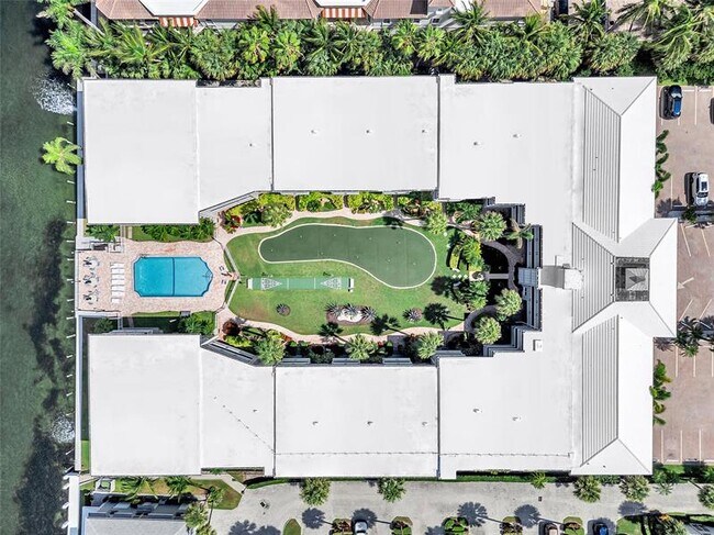 Building Photo - 1198 Hillsboro Mile