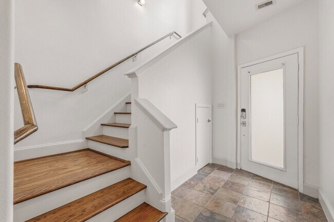 Building Photo - 2816 Rusk St