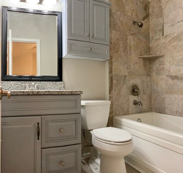 Master bathroom - 1502 Queen Anne Ct