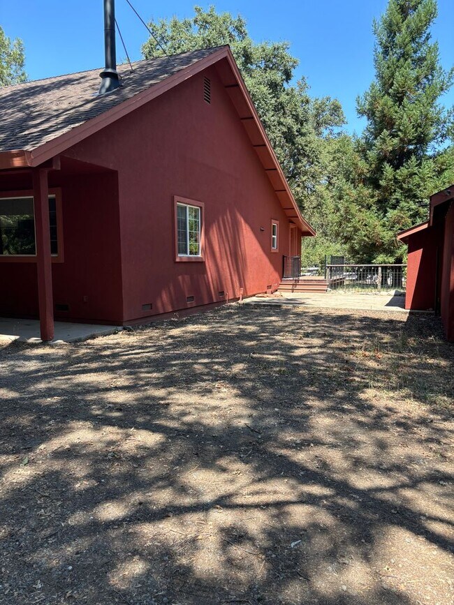 Building Photo - 16360 Placer Hills Rd