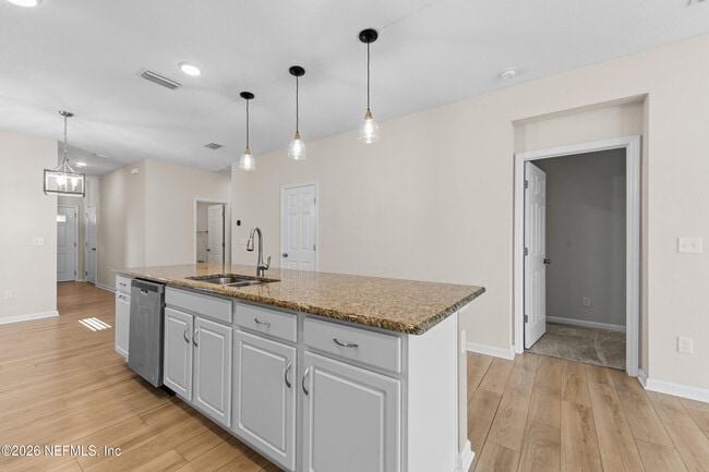 Building Photo - 565 Chandler Dr