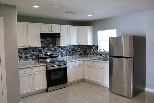 Building Photo - 6239 Hollow Pines Dr