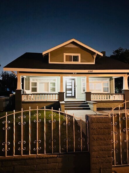 Main home entrance - 2707 Cridge St