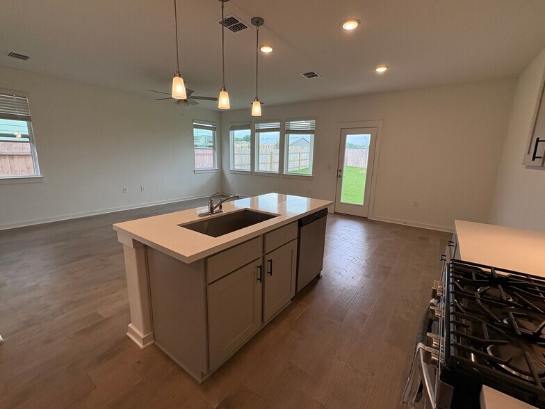 Building Photo - 7408 Sparkling Light Dr