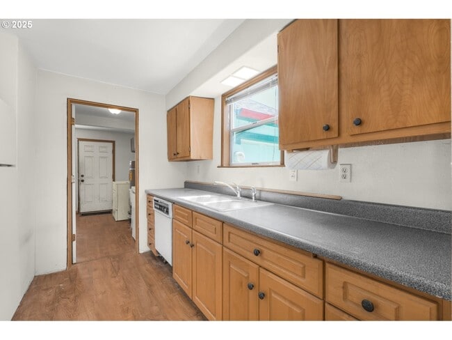 Building Photo - Warner Street Northeast