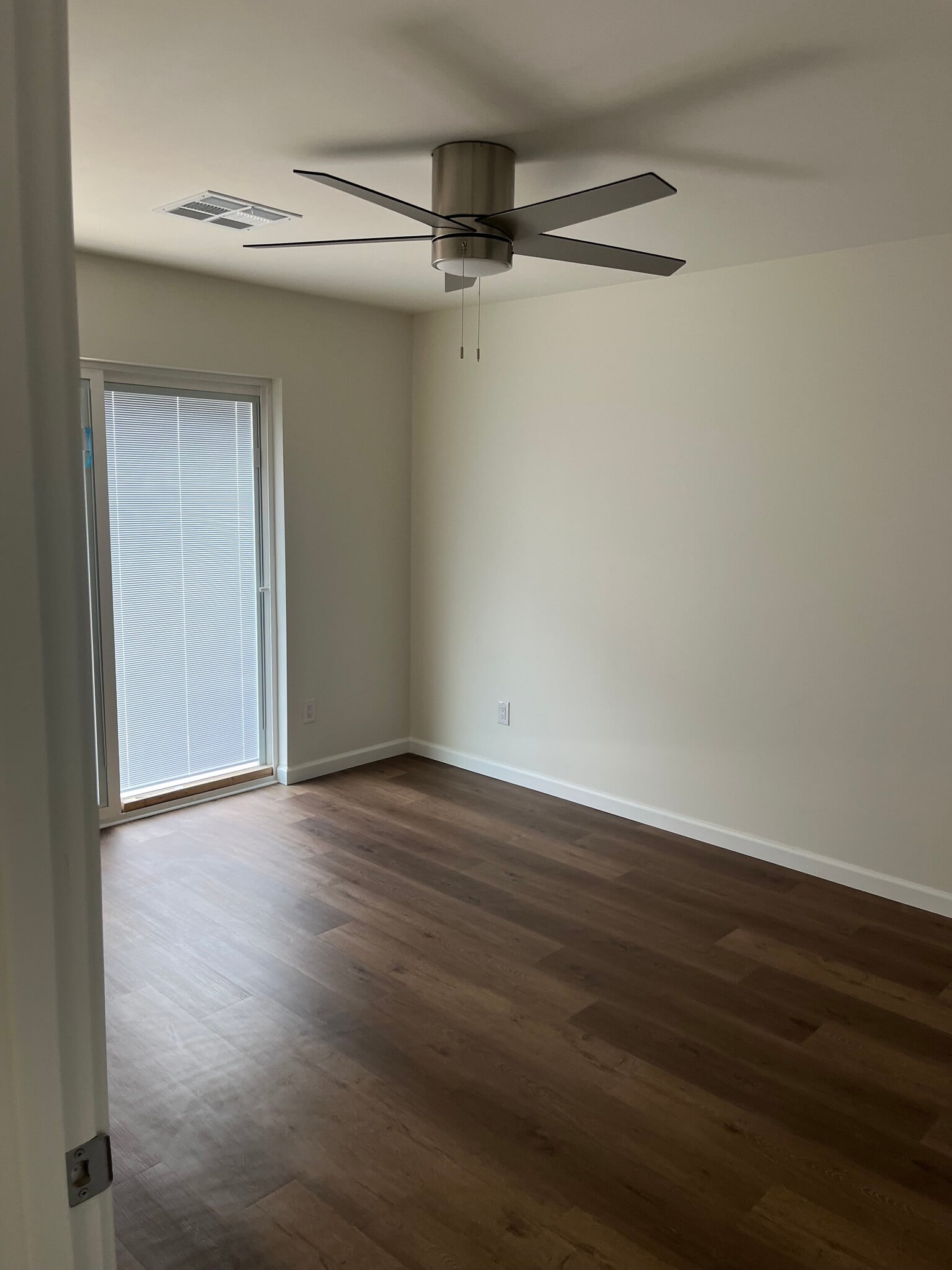 2 Bedroom - 1727 E Oak St