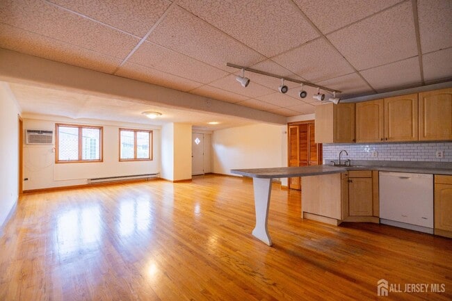 Building Photo - 353 Springfield Ave
