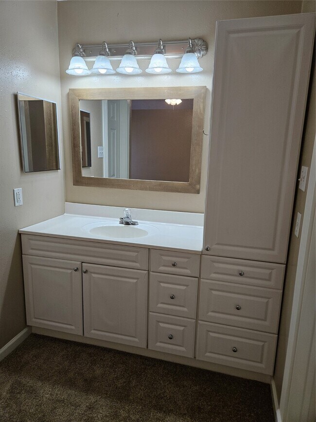 Building Photo - 2704 Orion Dr