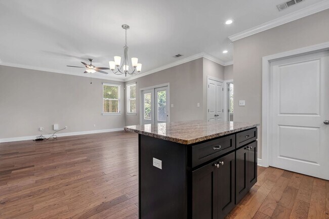 Building Photo - Midtown Tallahassee Home