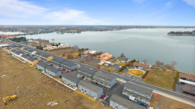 Building Photo - 2637 W Marina Dr
