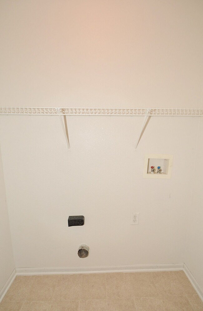 Building Photo - Pike Township 4 bedroom home