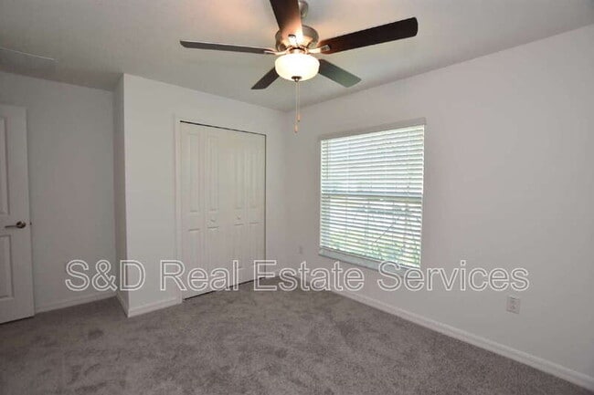 Building Photo - 1940 Red Loop