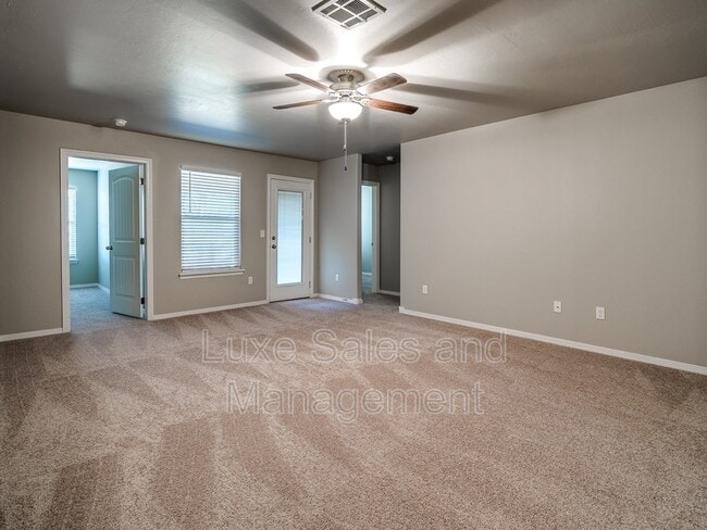 Building Photo - 135 St Charles Way