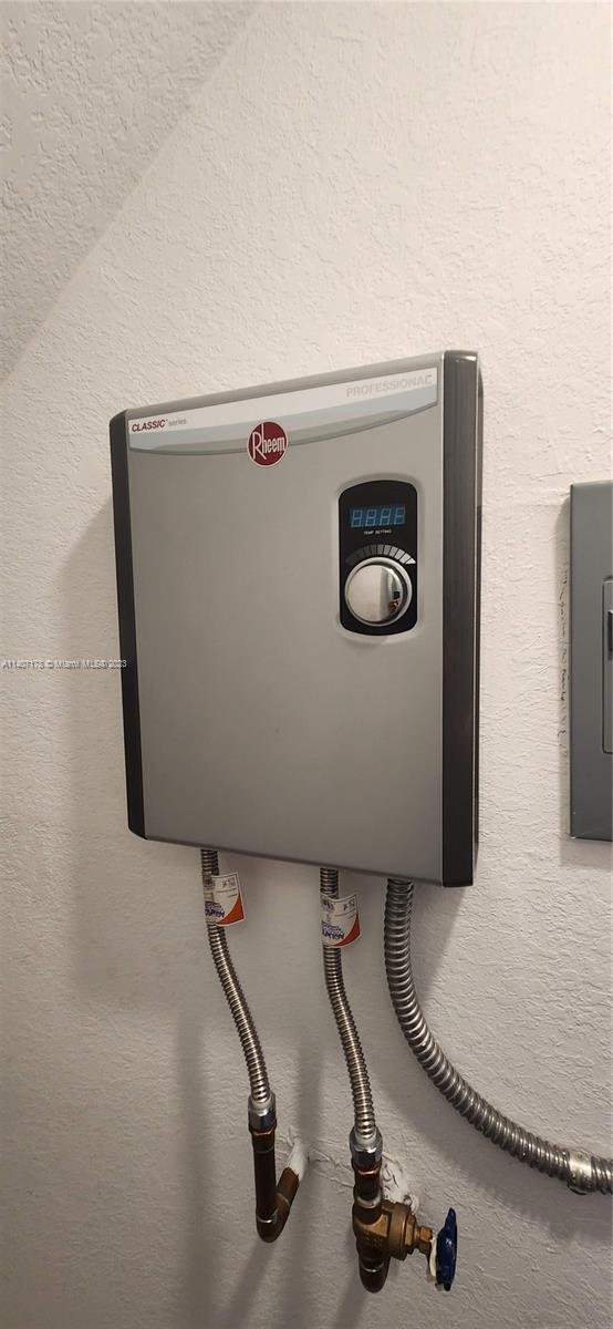 Building Photo - 2708 SE 15th Ct