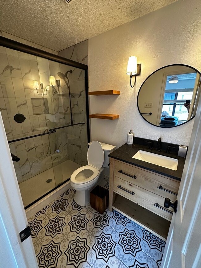 Building Photo - Furnished 2/2.5 Condo Blocks from Baylor C...