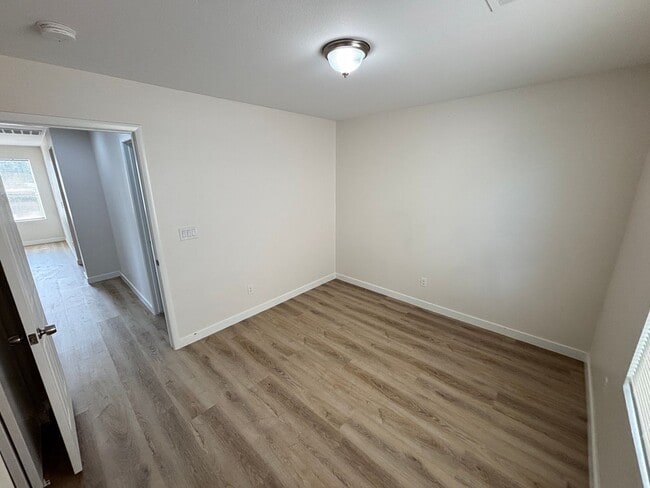 Building Photo - 1729 Ronzard Ave