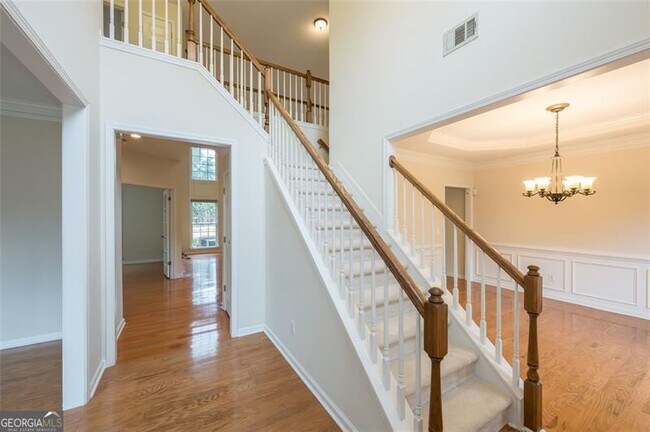 Building Photo - 2404 Gablewood Dr NE