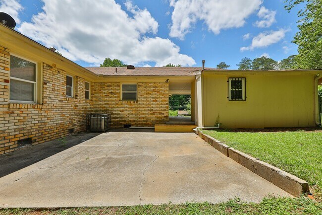 Building Photo - 1260 Shore Dr SW