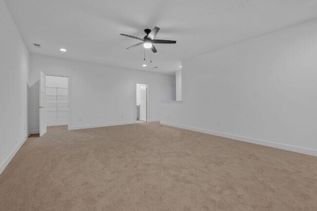 Building Photo - FOR LEASE - NEW BUILD TOWNHOME LOCATED IN ...