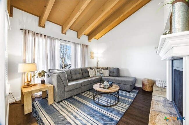 Building Photo - 1135 Parkview Dr