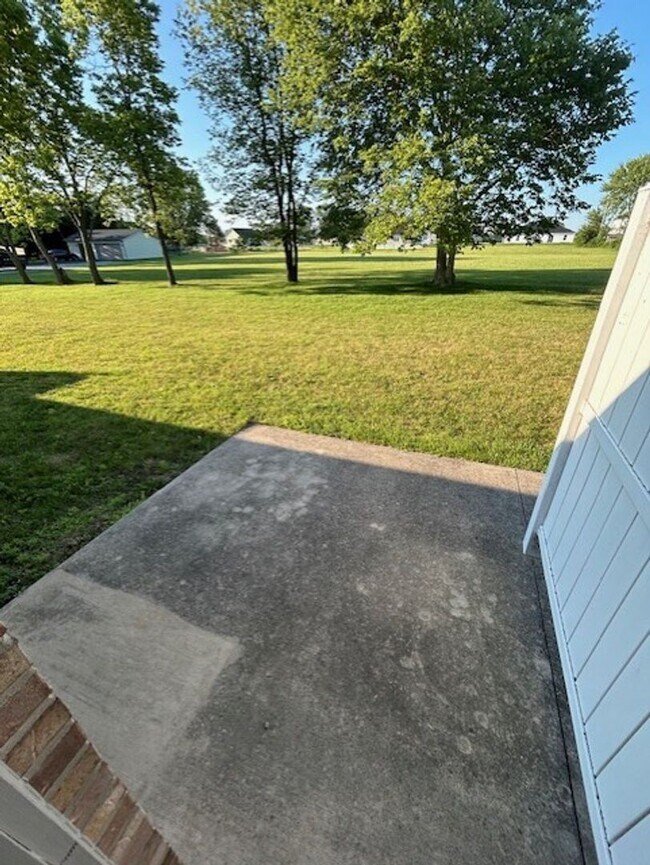 Building Photo - Black Friday Move-in Special! Up to $500 off!