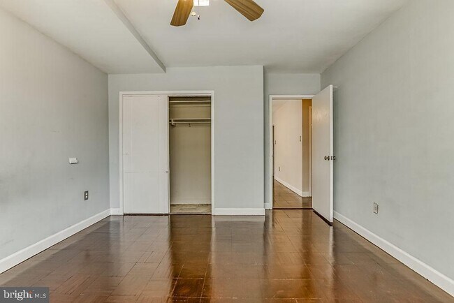 Building Photo - 1121 Arlington Blvd