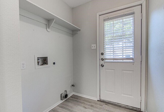Building Photo - 12302 Deer Falls Dr