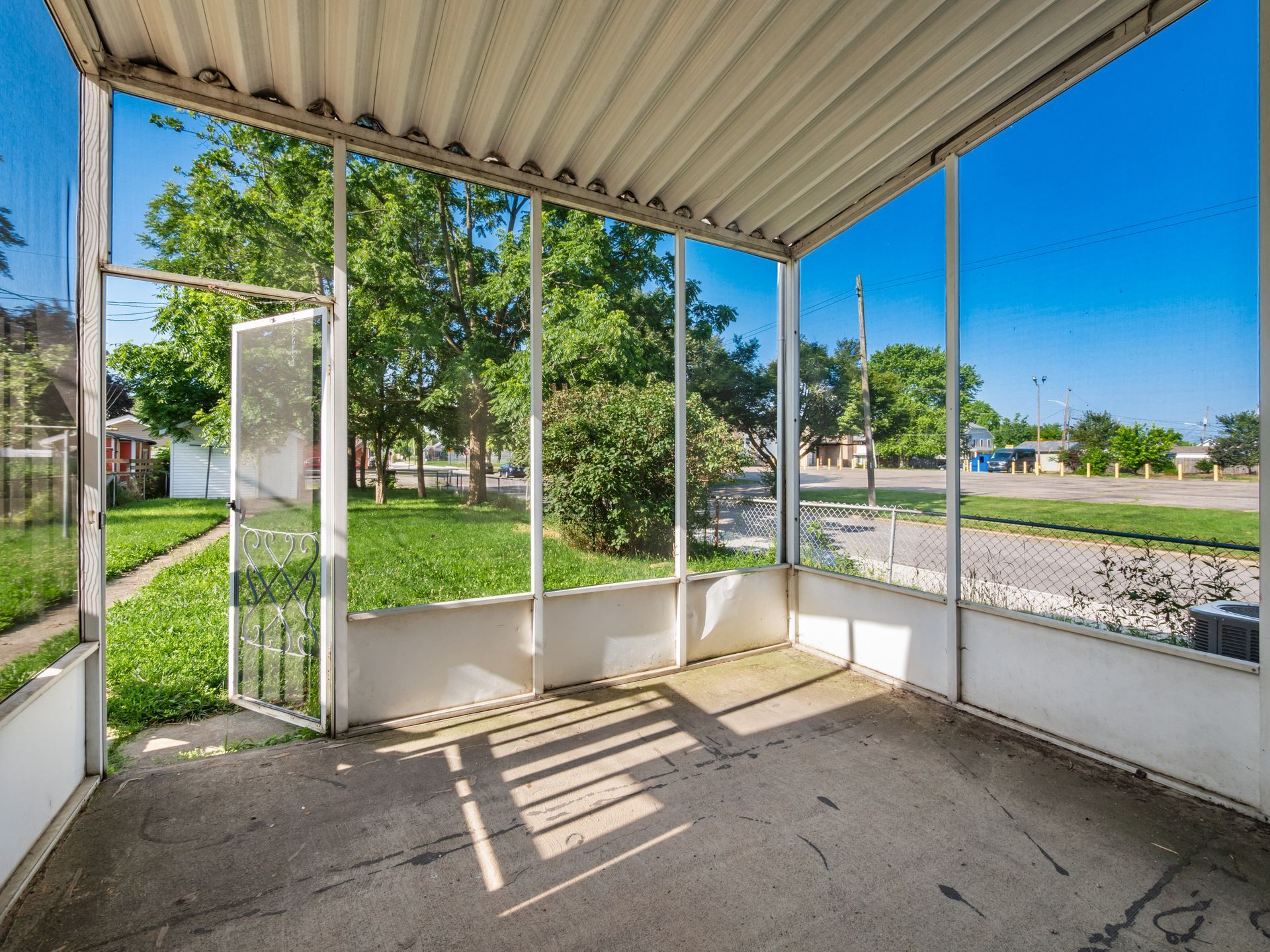 Building Photo - 211 E Jenkins Ave