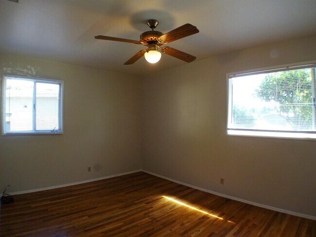 Building Photo - 886 Lynn Ln