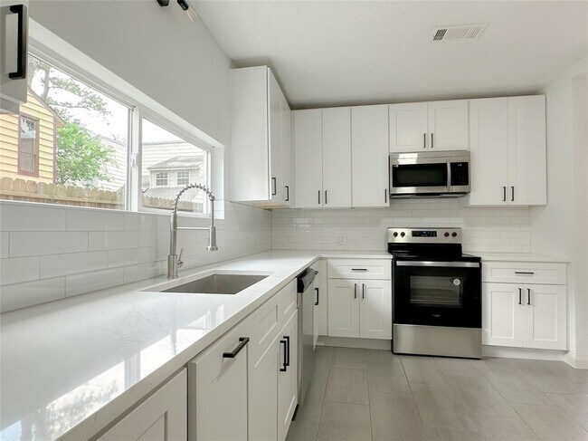 Building Photo - 17809 Cluster Ct