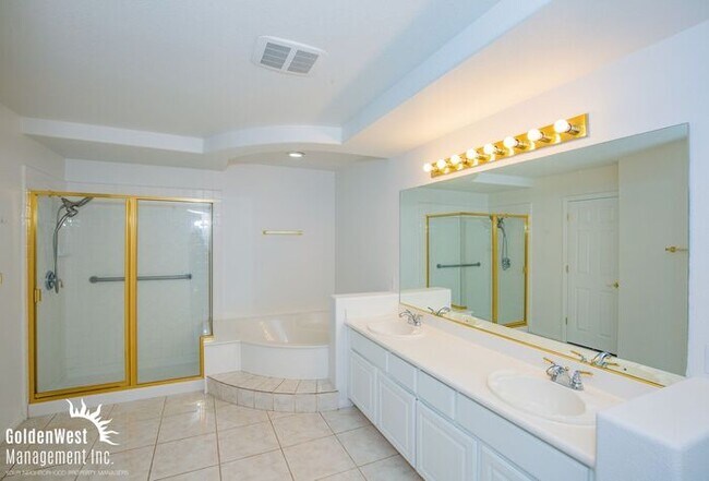 Building Photo - Modern & Inviting 4Bdm 2.5Ba Home with Private Pool